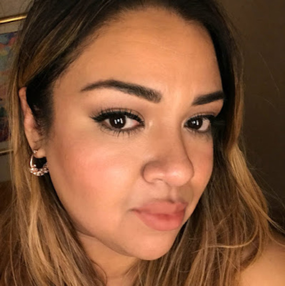 Meet your Posher, Claudia - Picture 1 of 1